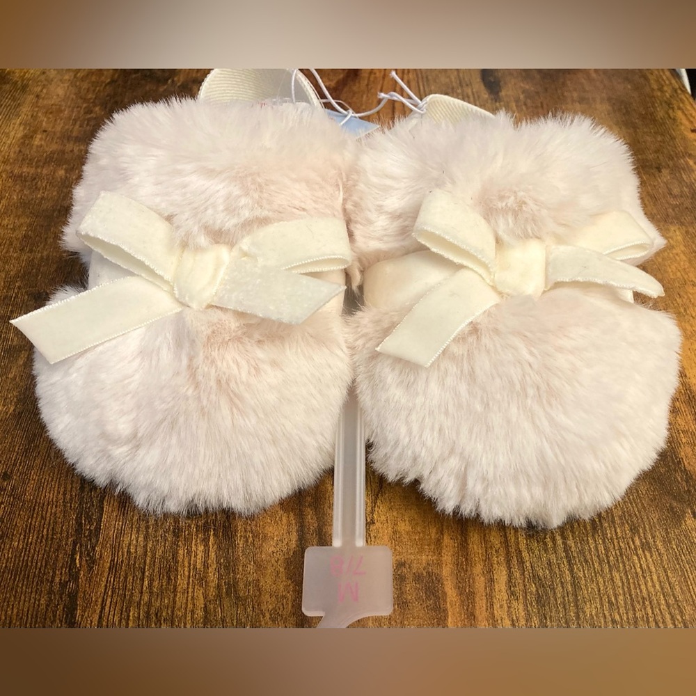 Toddler Adler Plush Scuff Slippers - Cat & Jack™ White Toddler 7T- 8T new